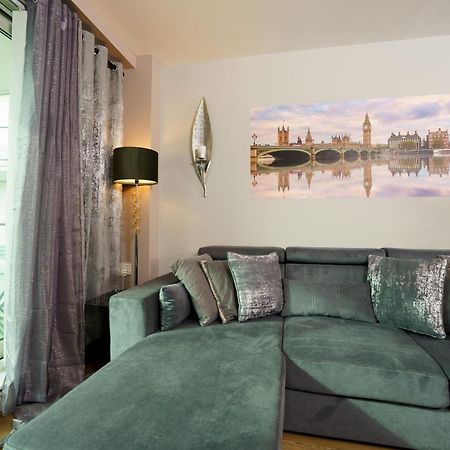 St George Wharf Apartment Londra Exterior foto
