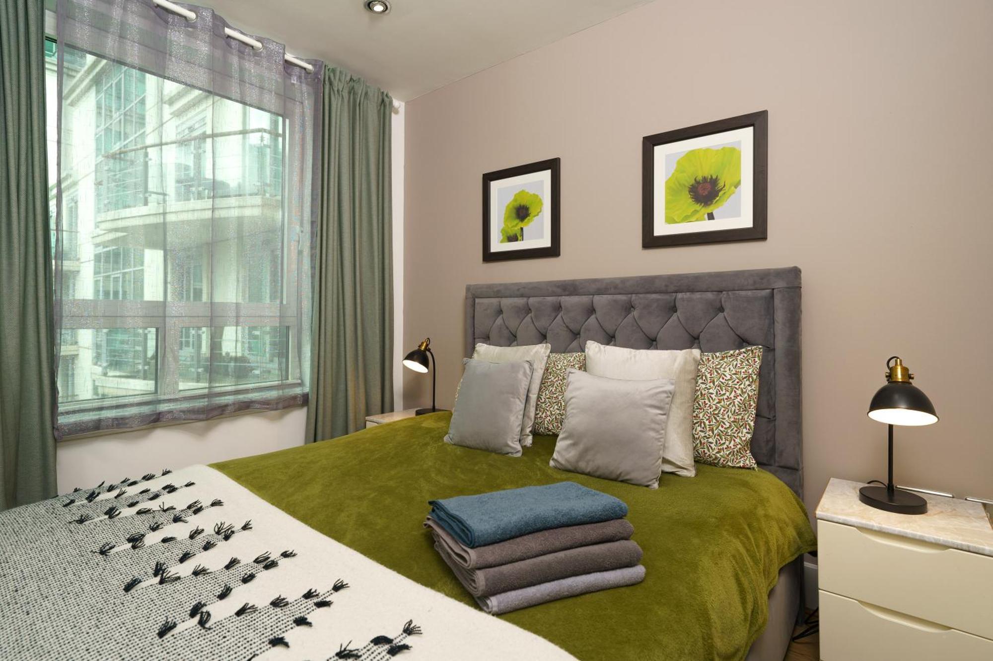 St George Wharf Apartment Londra Exterior foto