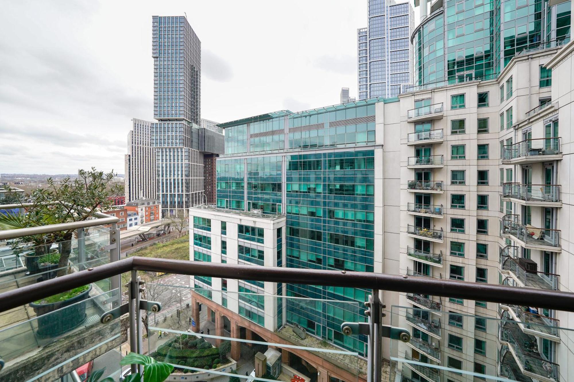 St George Wharf Apartment Londra Exterior foto