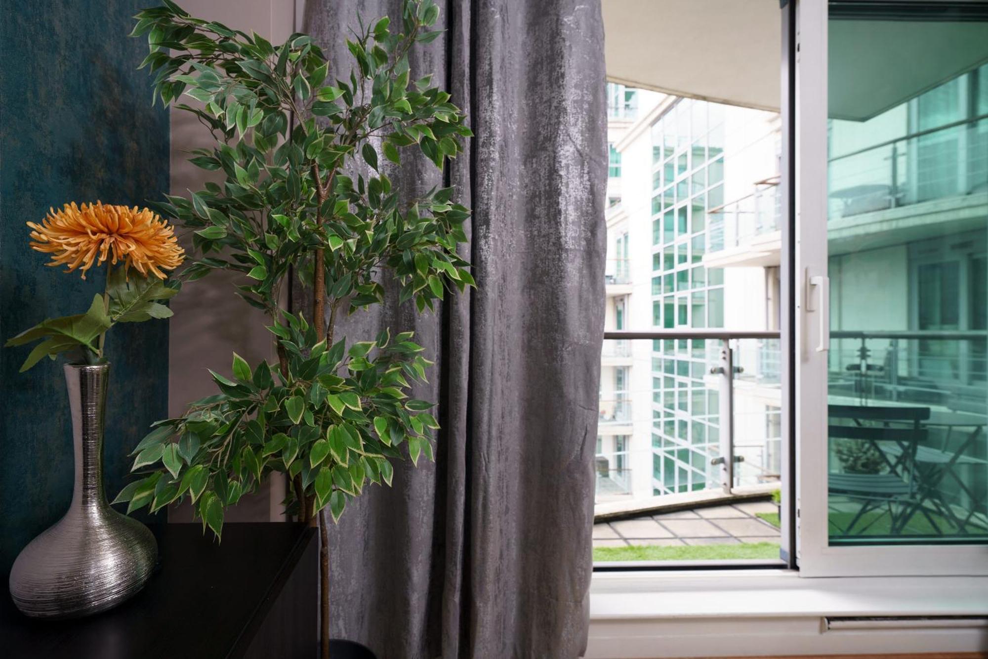 St George Wharf Apartment Londra Exterior foto
