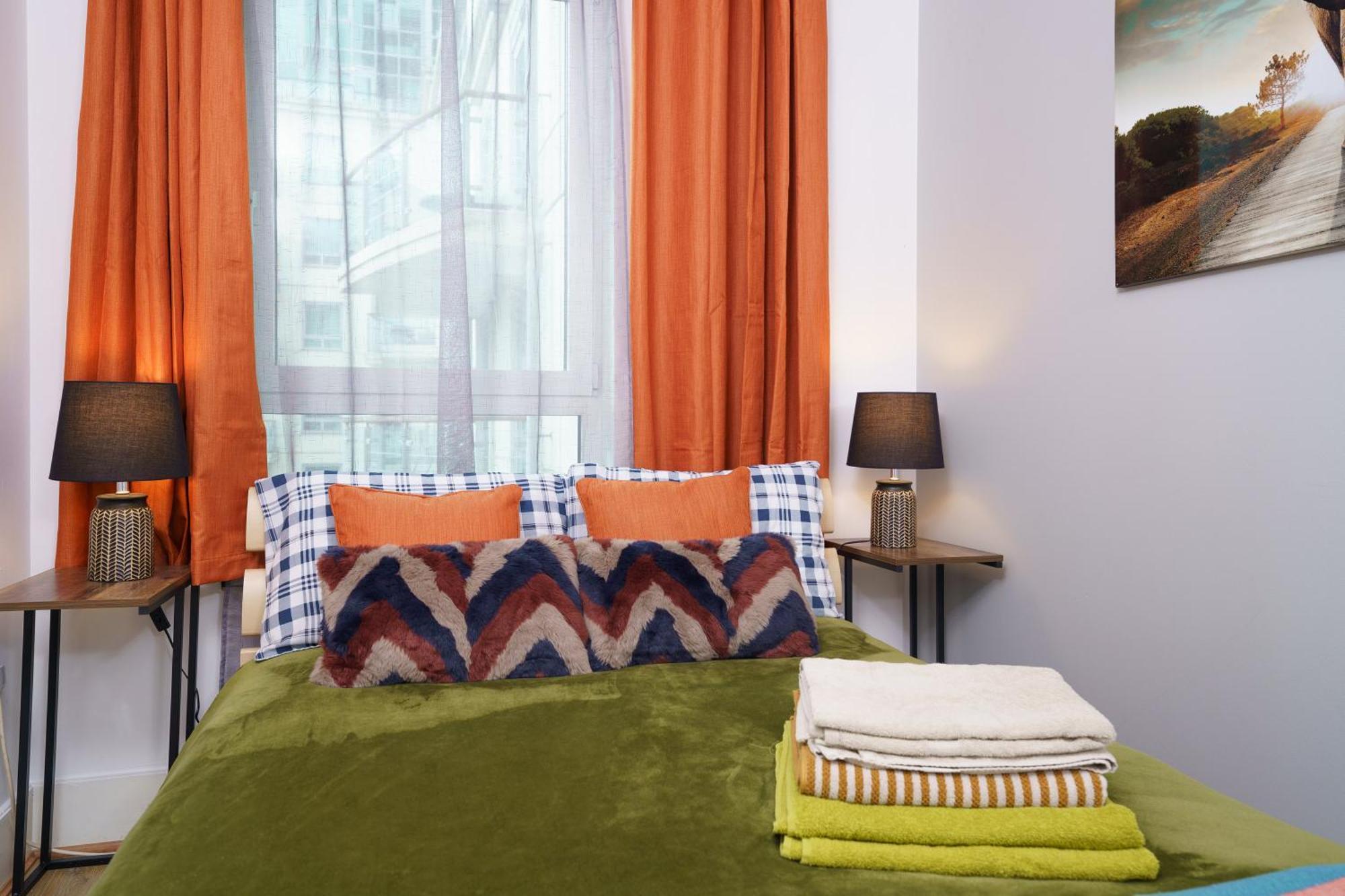 St George Wharf Apartment Londra Exterior foto