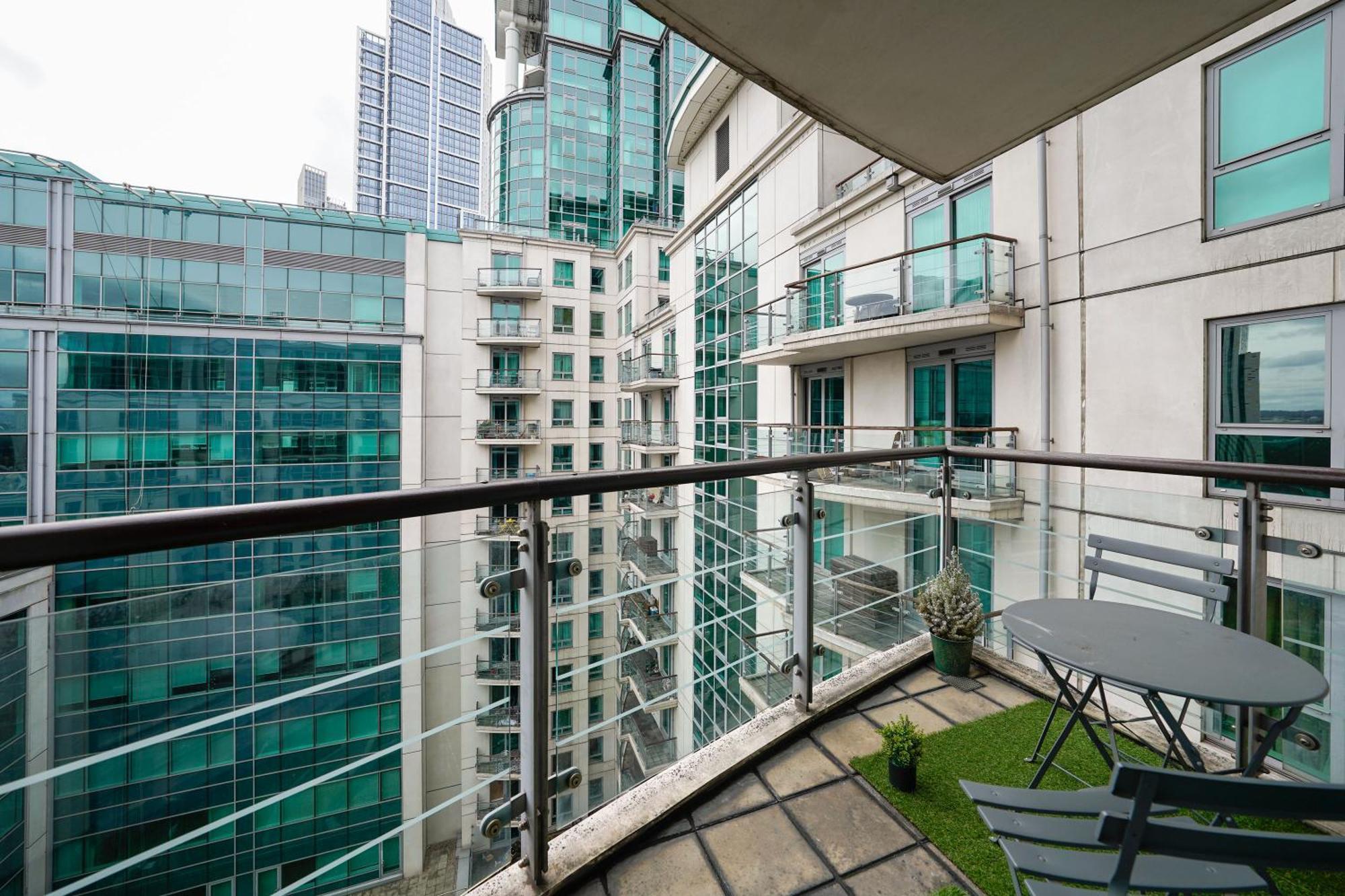 St George Wharf Apartment Londra Exterior foto